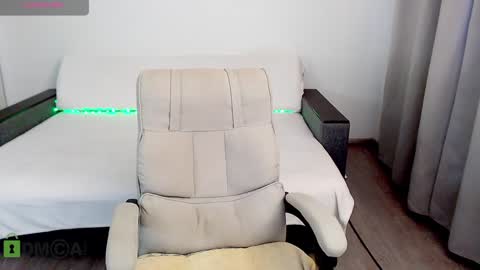 Snapshot of kiri_is_all chatting on 12-21-24, 01:32 Kiri online show from 12-21-24, 01:32