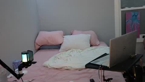 Snapshot of kirkcammerman1 chatting on 02-20-25, 07:34 Onya online show from 02-20-25, 07:34