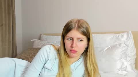 Kira online show from 12-20-25, 06:59