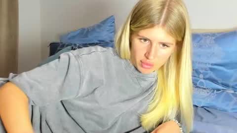 Snapshot of kirraa_ chatting on 06-12-26, 09:35 Kira online show from 06-12-26, 09:35