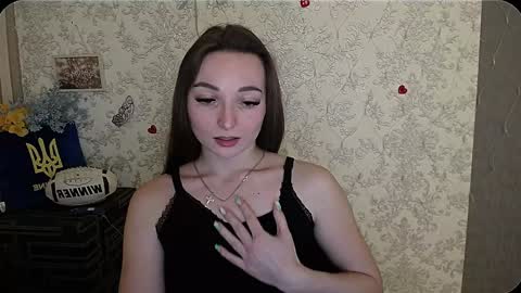Snapshot of kiss_shy chatting on 12-17-24, 12:33 Valeria online show from 12-17-24, 12:33