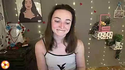 Snapshot of kiss_shy chatting on 02-20-25, 11:20 Valeria online show from 02-20-25, 11:20