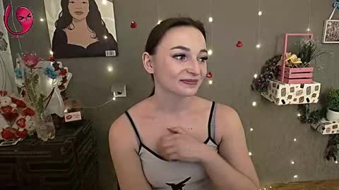Snapshot of kiss_shy chatting on 03-08-25, 10:43 Valeria online show from 03-08-25, 10:43