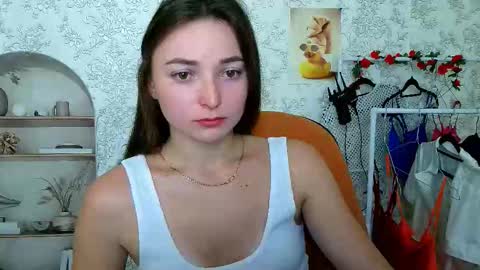Snapshot of kiss_shy chatting on 10-15-25, 05:07 Valeria online show from 10-15-25, 05:07