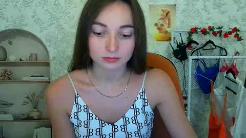 Snapshot of kiss_shy chatting on 10-22-25, 02:28 Valeria online show from 10-22-25, 02:28