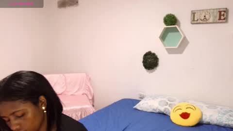Snapshot of kiss_violet chatting on 12-17-24, 02:12 Violet online show from 12-17-24, 02:12