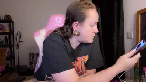 kissica online show from 11-18-25, 05:01