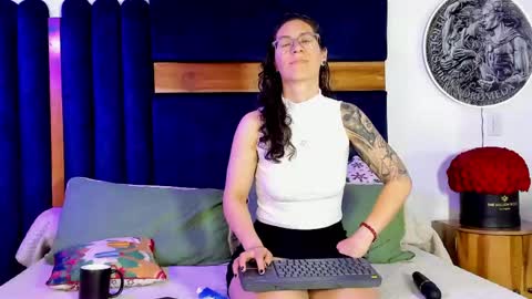 Kissing Company online show from 05-18-26, 01:56