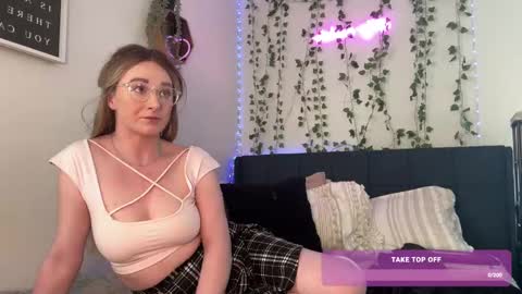 Snapshot of kisskatie chatting on 03-02-25, 04:32 Kaitie online show from 03-02-25, 04:32