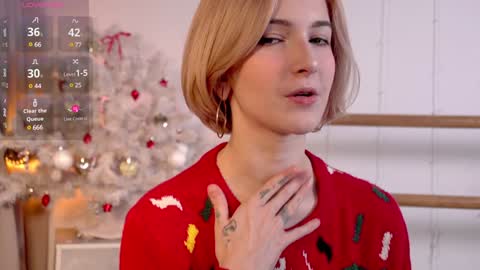 Snapshot of kisskiss_muah chatting on 12-11-24, 01:39 Kate  online show from 12-11-24, 01:39