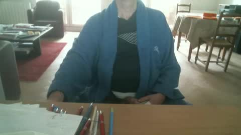 Snapshot of kisslog1 chatting on 10-05-25, 03:21 kisslog1 online show from 10-05-25, 03:21