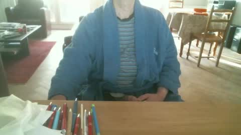 Snapshot of kisslog1 chatting on 10-12-25, 03:44 kisslog1 online show from 10-12-25, 03:44