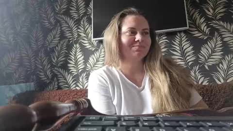 Snapshot of kissmelory chatting on 11-10-25, 11:20 kissmelory online show from 11-10-25, 11:20