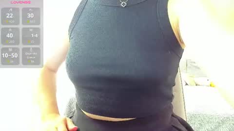 Snapshot of kitkatvel chatting on 06-13-26, 05:49 kitkatvel online show from 06-13-26, 05:49