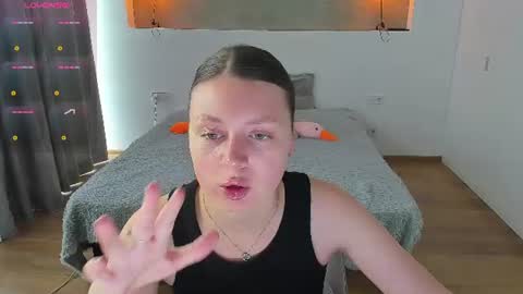Snapshot of kitkatvel chatting on 06-18-26, 05:19 kitkatvel online show from 06-18-26, 05:19
