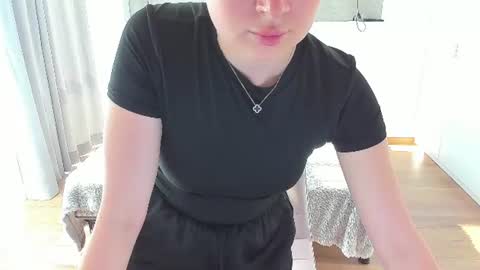 Snapshot of kitkatvel chatting on 06-25-26, 06:07 kitkatvel online show from 06-25-26, 06:07