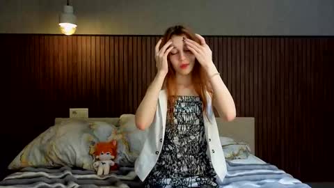 Snapshot of kitsun_ne chatting on 10-22-25, 09:25 The sexy fox Kitsune online show from 10-22-25, 09:25