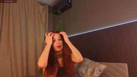 Snapshot of kitsun_ne chatting on 11-17-25, 08:25 The sexy fox Kitsune online show from 11-17-25, 08:25