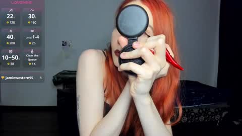 Snapshot of kitsunemoon chatting on 12-12-24, 07:37 Kitsune online show from 12-12-24, 07:37