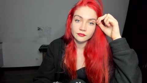 Snapshot of kitsunemoon chatting on 01-06-25, 10:37 Kitsune online show from 01-06-25, 10:37