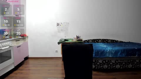 Snapshot of kitsunemoon chatting on 01-07-25, 07:06 Kitsune online show from 01-07-25, 07:06