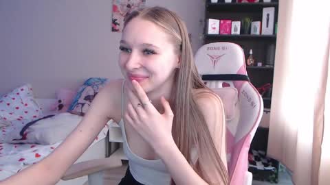 Snapshot of kitsuneyx chatting on 05-15-26, 11:23 kitsuneyX online show from 05-15-26, 11:23