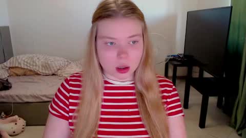 Jennyblonde and Emmabrunette online show from 06-07-26, 05:16