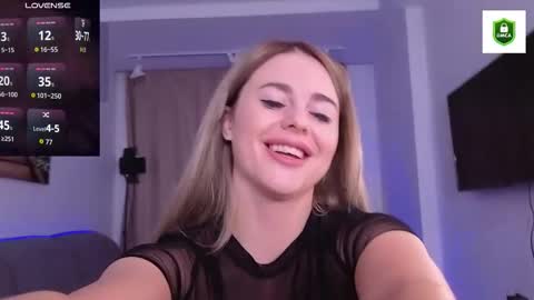 Snapshot of kitten_mr chatting on 11-13-25, 06:40 kitten online show from 11-13-25, 06:40