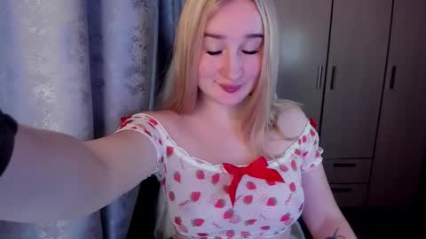 Snapshot of kitten_sun chatting on 10-29-25, 02:14 kitten_sun online show from 10-29-25, 02:14