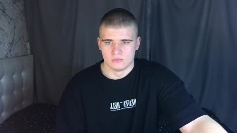 Snapshot of kittenmur chatting on 12-31-24, 12:15 Vlad online show from 12-31-24, 12:15