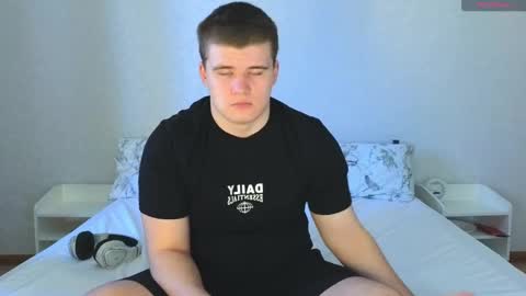 Snapshot of kittenmur chatting on 02-08-25, 07:37 Vlad online show from 02-08-25, 07:37