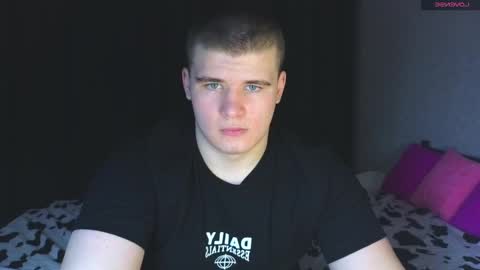 Snapshot of kittenmur chatting on 02-25-25, 01:17 Vlad online show from 02-25-25, 01:17