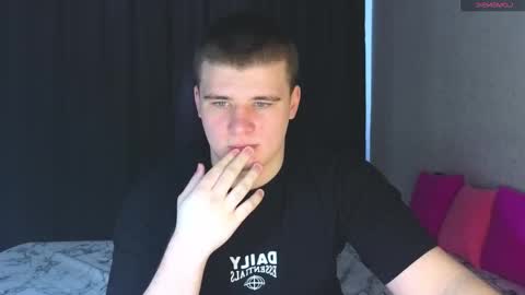 Snapshot of kittenmur chatting on 03-06-25, 06:52 Vlad online show from 03-06-25, 06:52