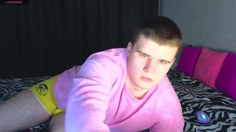 Snapshot of kittenmur chatting on 03-12-25, 03:51 Vlad online show from 03-12-25, 03:51