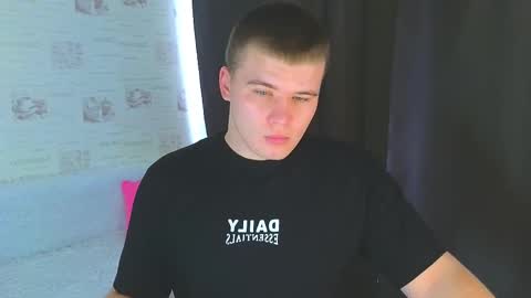 Snapshot of kittenmur chatting on 09-18-25, 04:25 Vlad online show from 09-18-25, 04:25