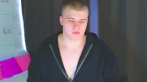 Snapshot of kittenmur chatting on 10-07-25, 03:58 Vlad online show from 10-07-25, 03:58