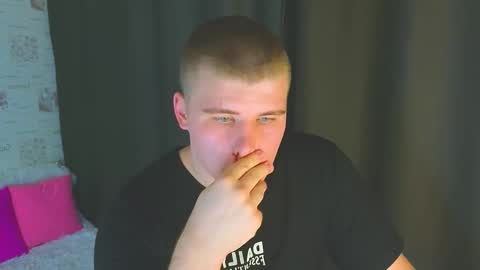 Snapshot of kittenmur chatting on 10-08-25, 02:58 Vlad online show from 10-08-25, 02:58