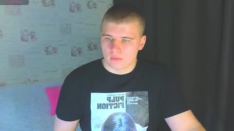 Snapshot of kittenmur chatting on 10-09-25, 10:19 Vlad online show from 10-09-25, 10:19