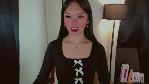 Snapshot of kitteylovesyou chatting on 10-23-25, 09:13 KITTY online show from 10-23-25, 09:13