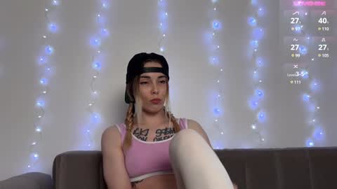 Snapshot of kittie_bear chatting on 12-04-24, 06:50 Veronica online show from 12-04-24, 06:50