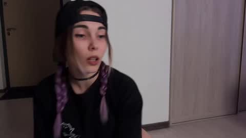 Snapshot of kittie_bear chatting on 02-12-25, 05:16 Veronica online show from 02-12-25, 05:16