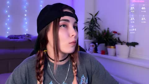 Snapshot of kittie_bear chatting on 09-08-25, 06:51 Veronica online show from 09-08-25, 06:51