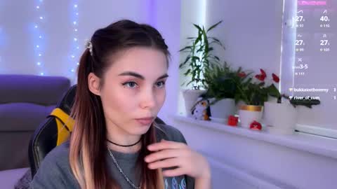 Snapshot of kittie_bear chatting on 10-04-25, 07:17 Veronica online show from 10-04-25, 07:17