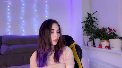 Snapshot of kittie_bear chatting on 10-10-25, 02:10 Veronica online show from 10-10-25, 02:10