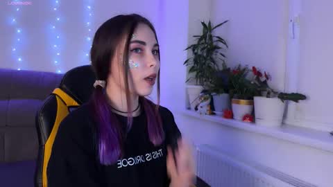 Snapshot of kittie_bear chatting on 10-25-25, 04:46 Veronica online show from 10-25-25, 04:46