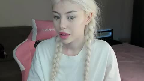 Snapshot of kitty0u0 chatting on 01-13-26, 09:14 erika 3 online show from 01-13-26, 09:14