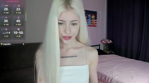 Snapshot of kitty0u0 chatting on 02-18-26, 08:43 erika 3 online show from 02-18-26, 08:43