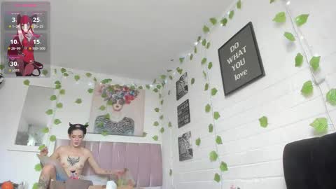  KITTY online show from 11-12-25, 07:03