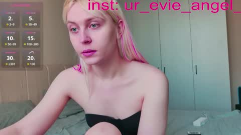 Evelyn online show from 03-22-26, 09:34