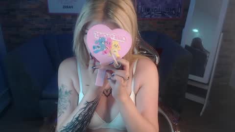 kitty_fox_b online show from 02-01-25, 06:51